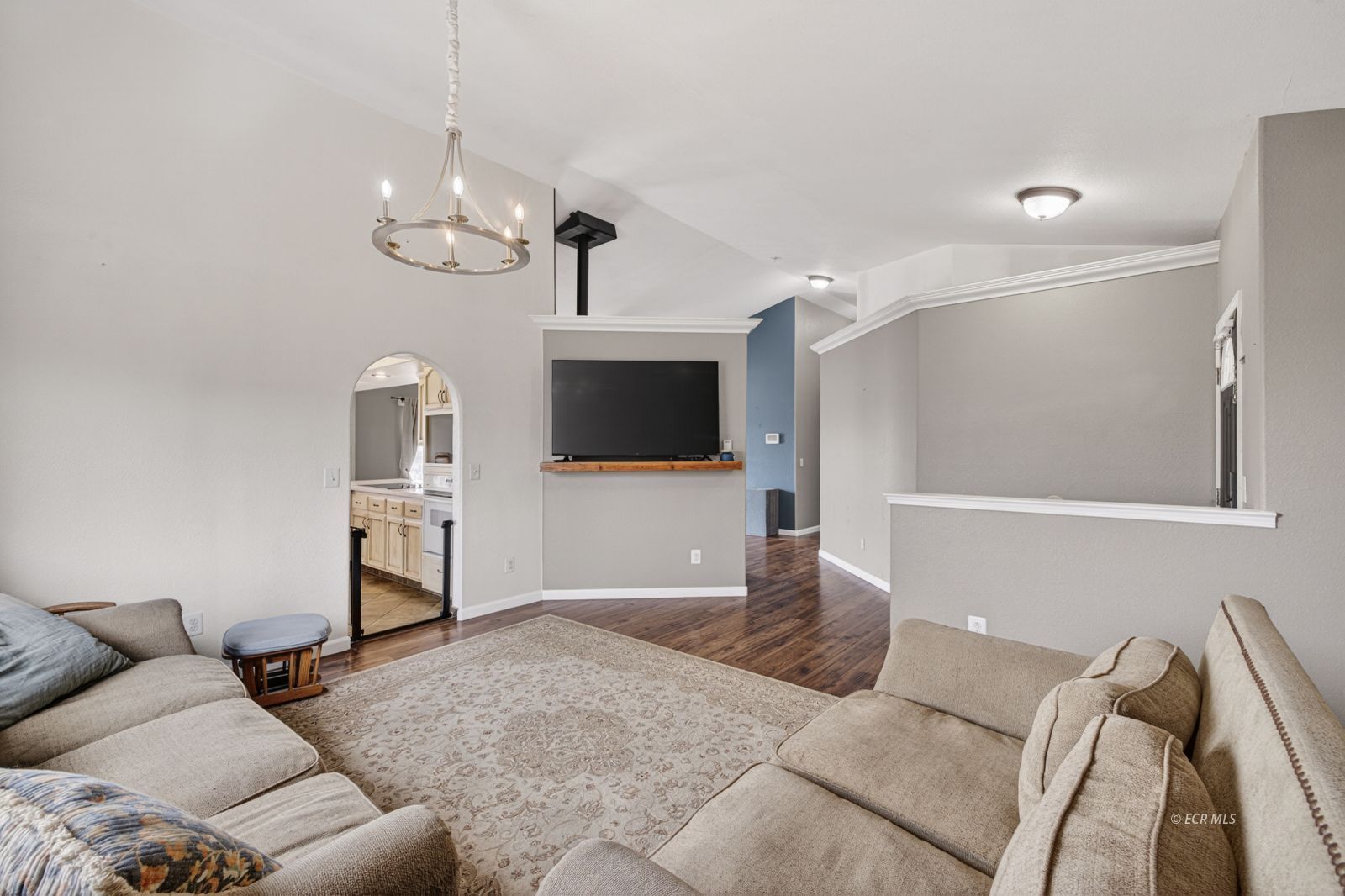 407 Flora Drive Property Photo 8
