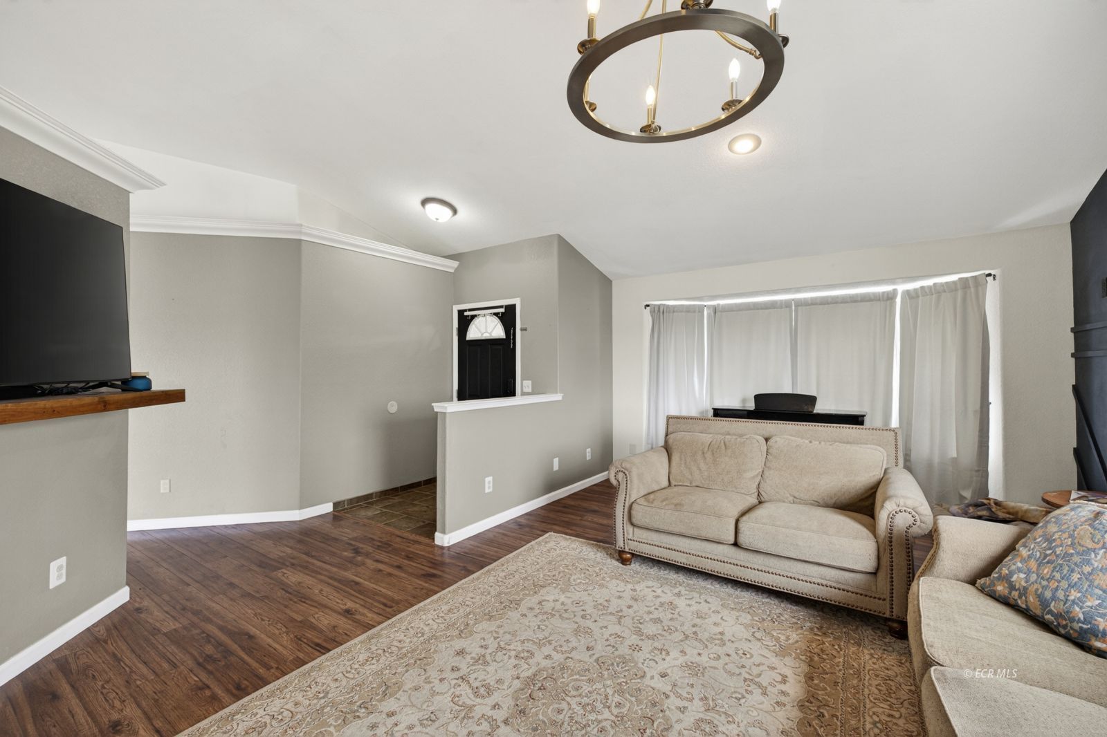 407 Flora Drive Property Photo 9