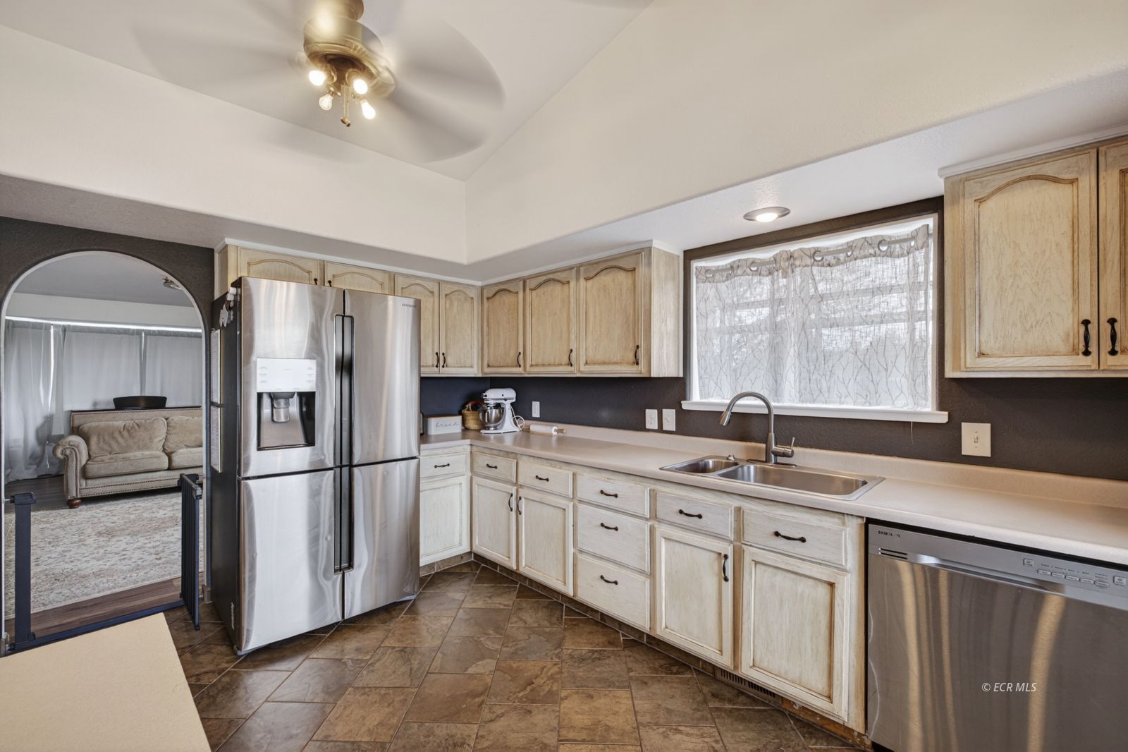 407 Flora Drive Property Photo 13