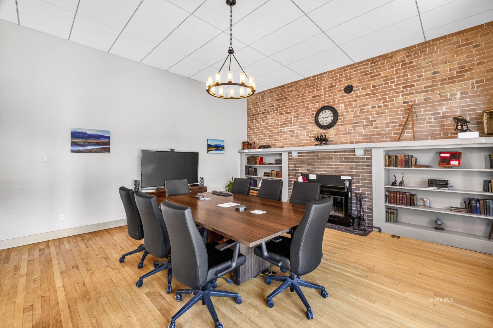 421 Court Street Property Photo 10