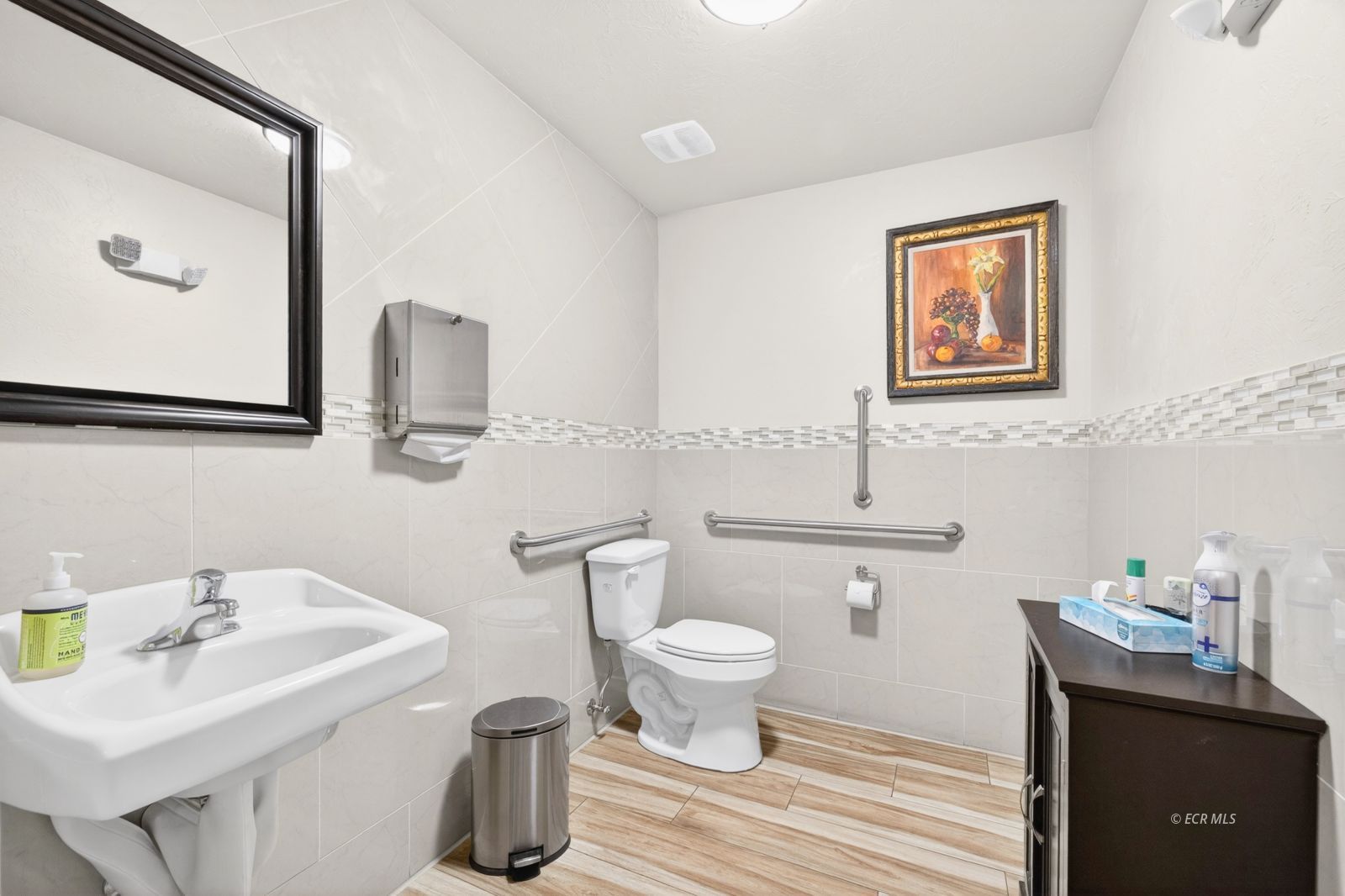 421 Court Street Property Photo 21