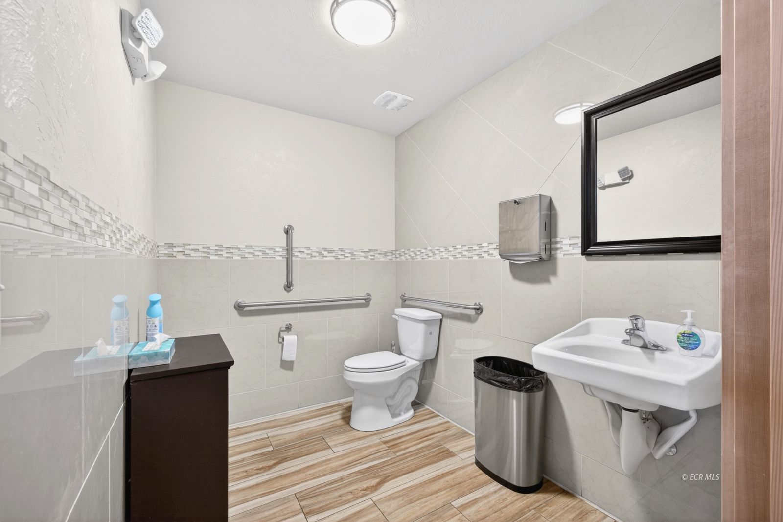 421 Court Street Property Photo 22