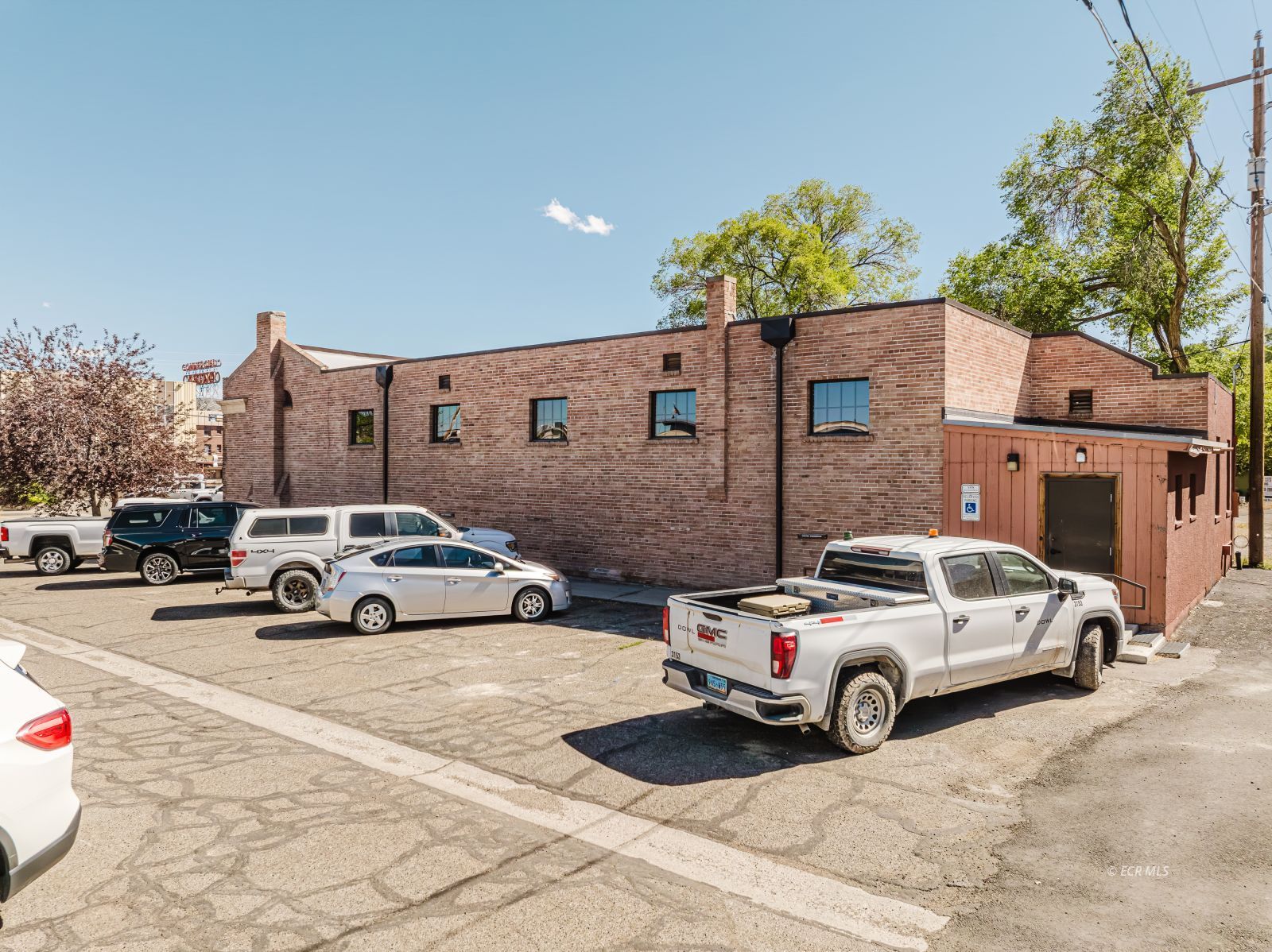 421 Court Street Property Photo 47
