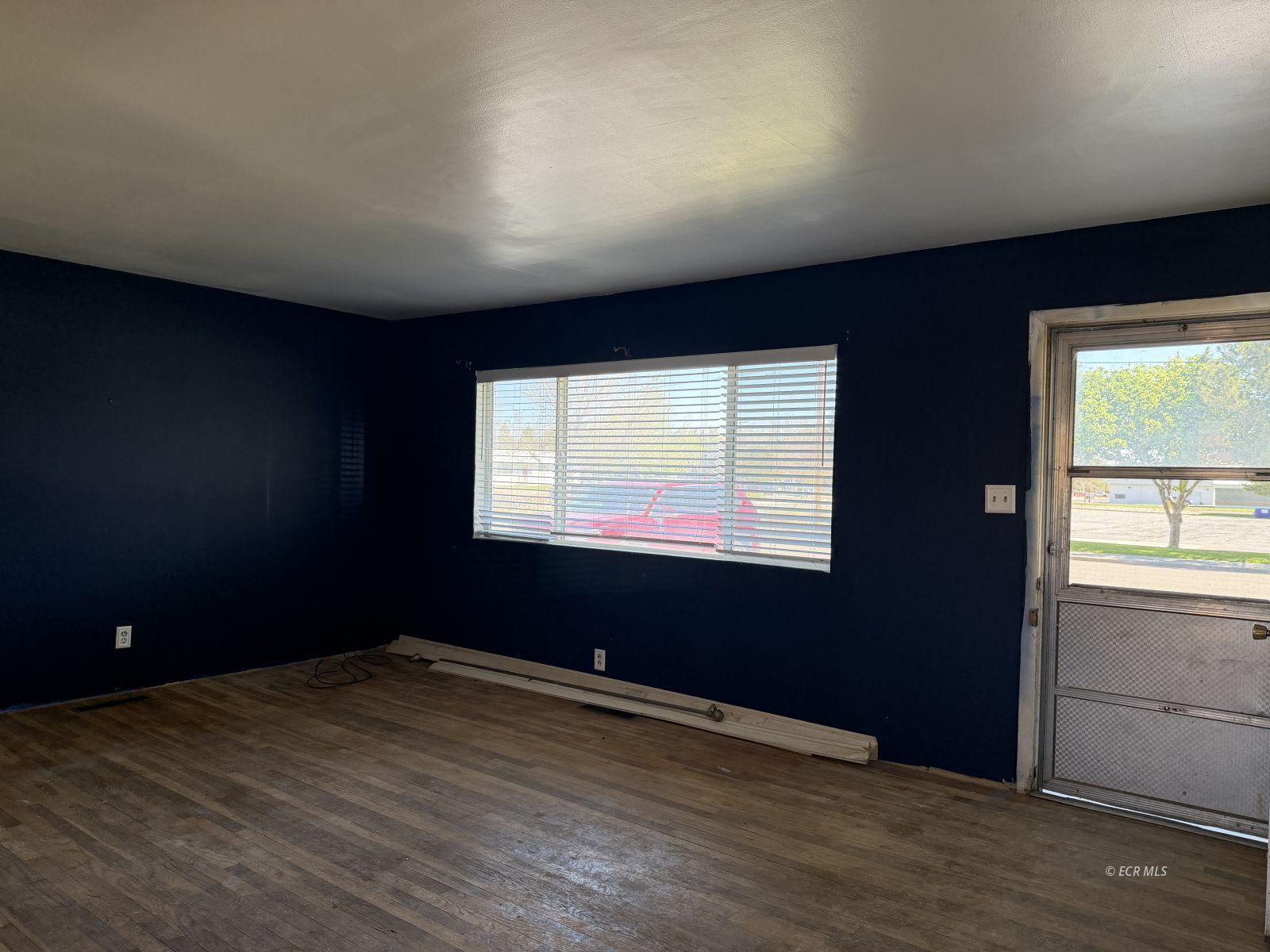 328 Baker Street Property Photo 2