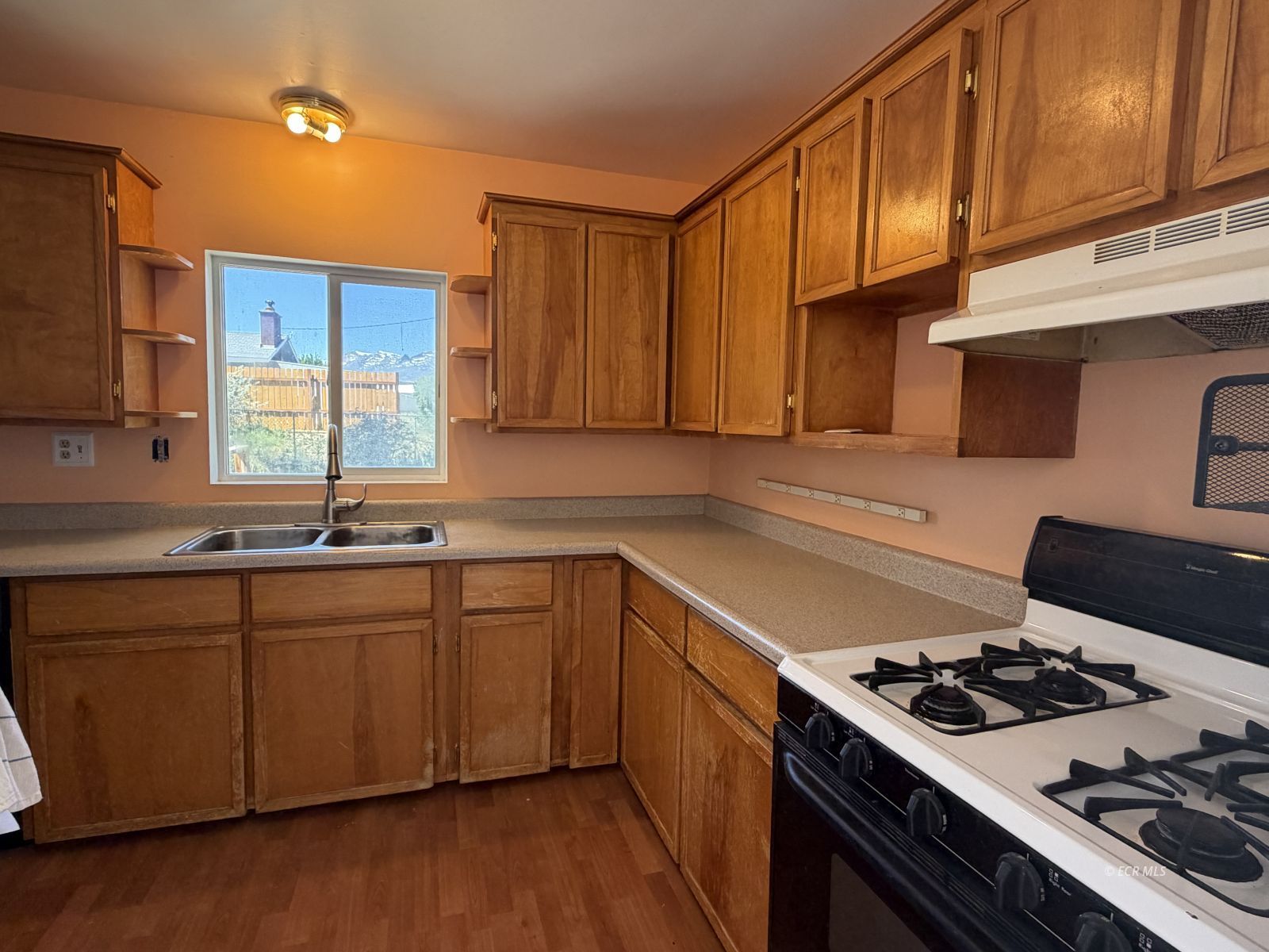 328 Baker Street Property Photo 3
