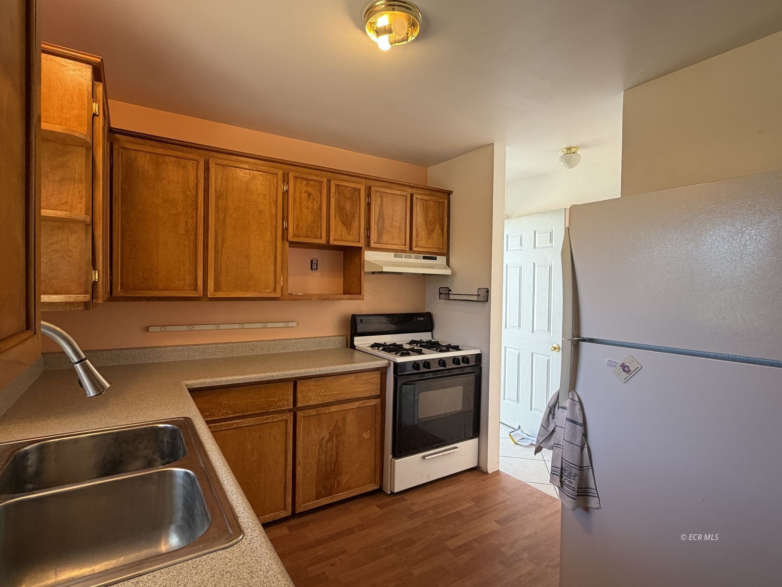 328 Baker Street Property Photo 7