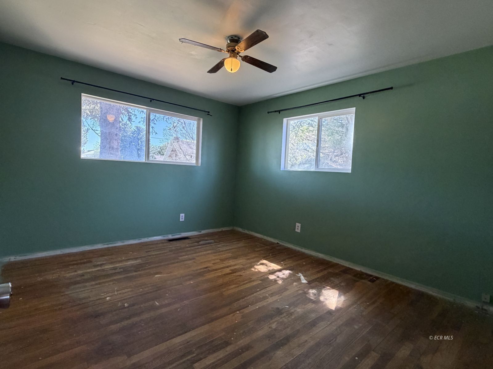 328 Baker Street Property Photo 10