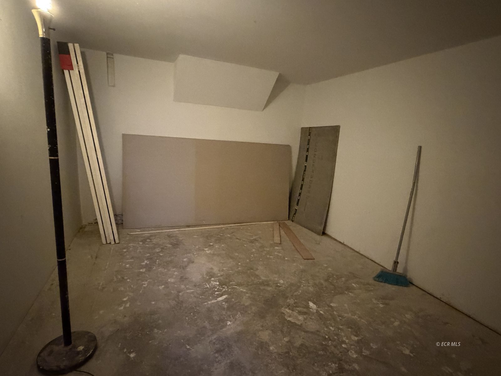 328 Baker Street Property Photo 18