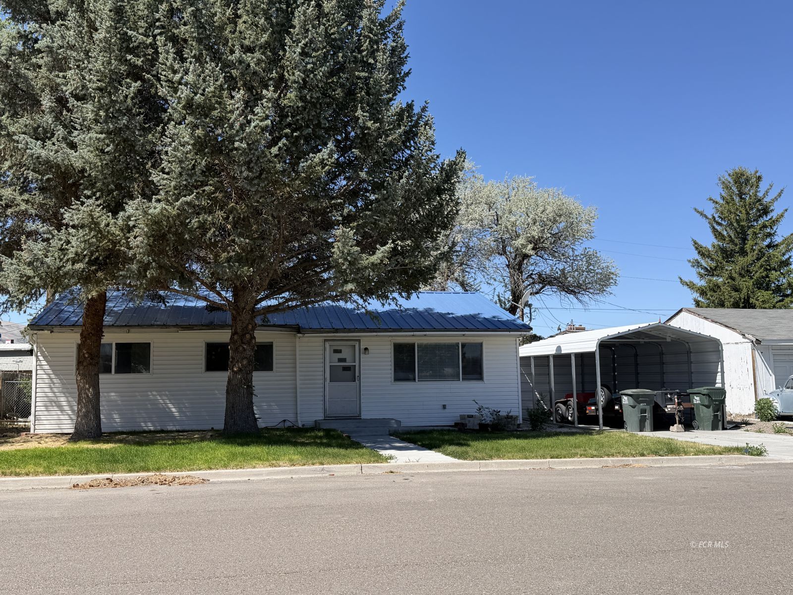 328 Baker Street Property Photo 20