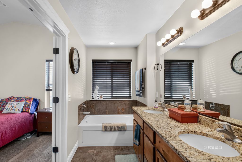 3542 Autumn Colors Drive Property Photo 16