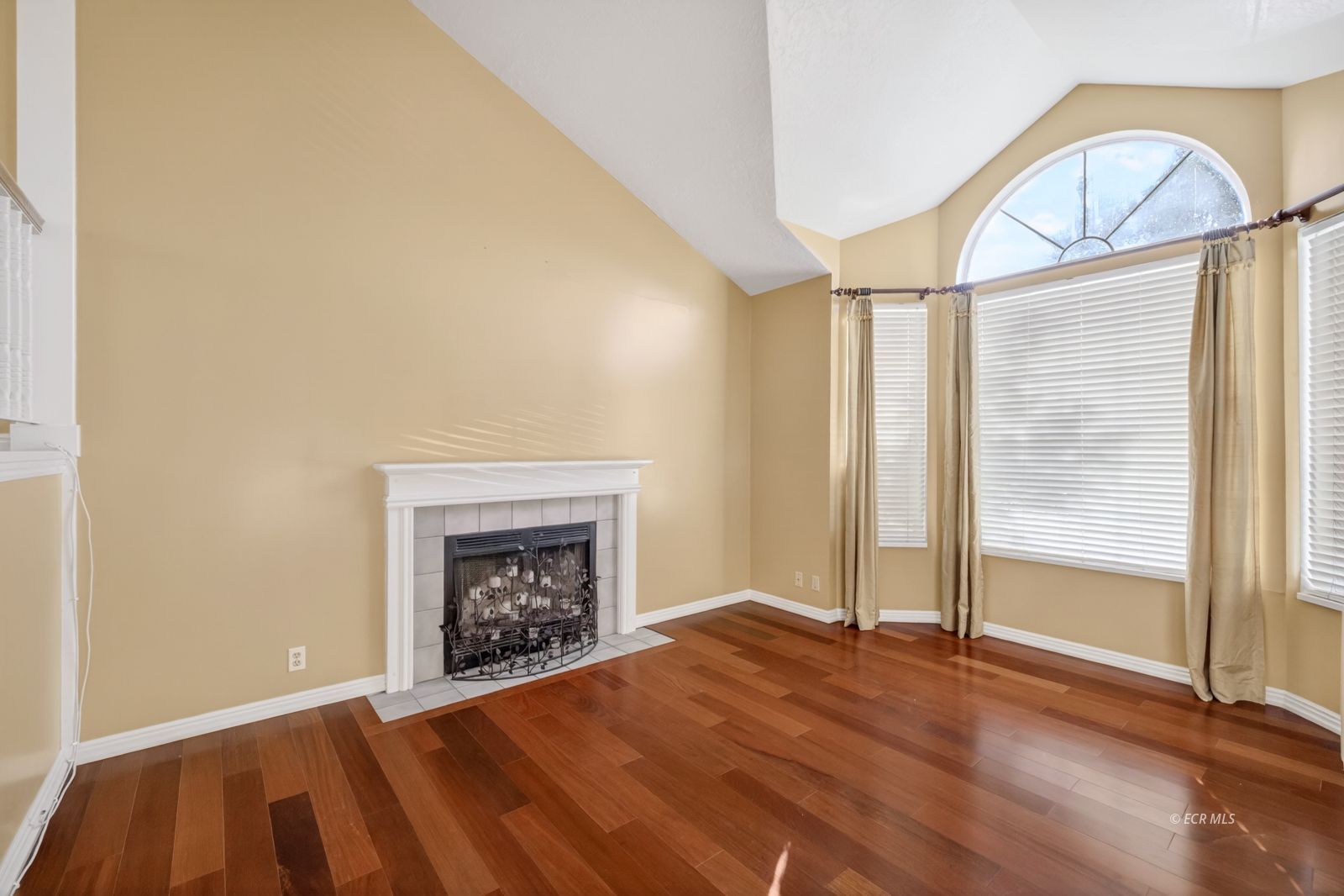 2154 Sierra Drive Property Photo 5