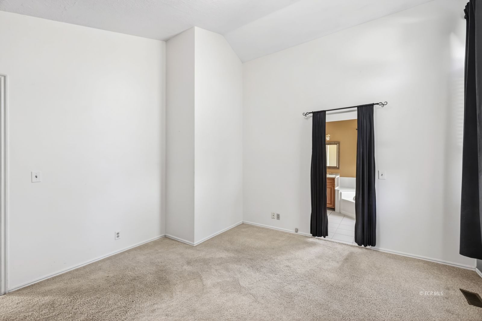 2154 Sierra Drive Property Photo 17