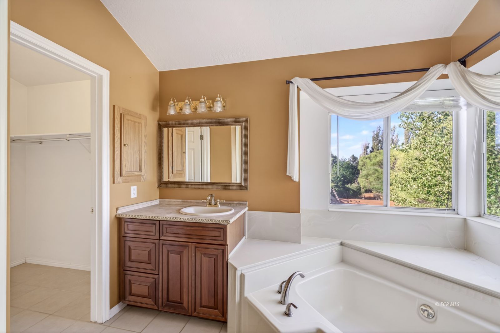 2154 Sierra Drive Property Photo 20