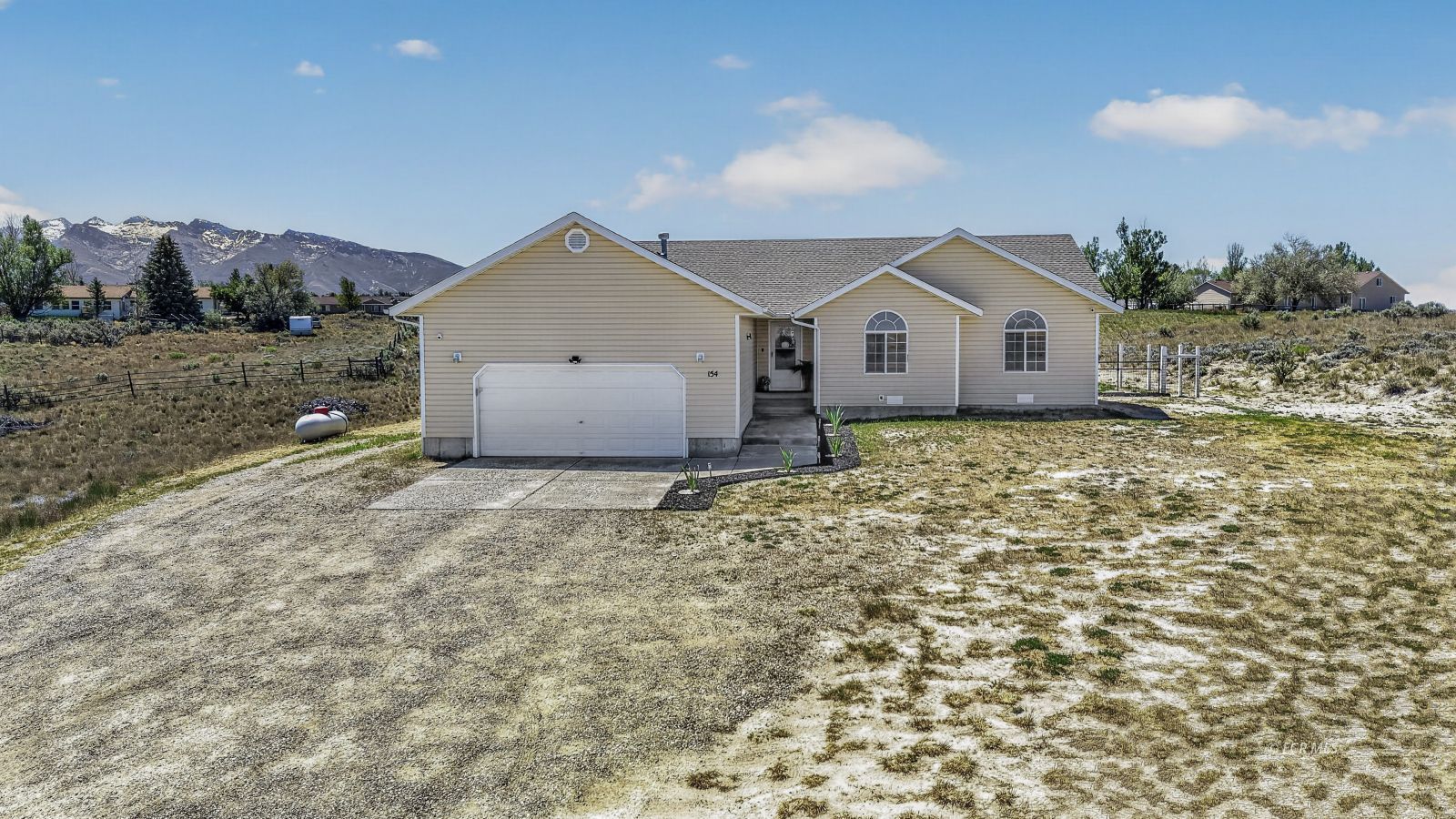 154 Country Club Parkway Property Photo 1