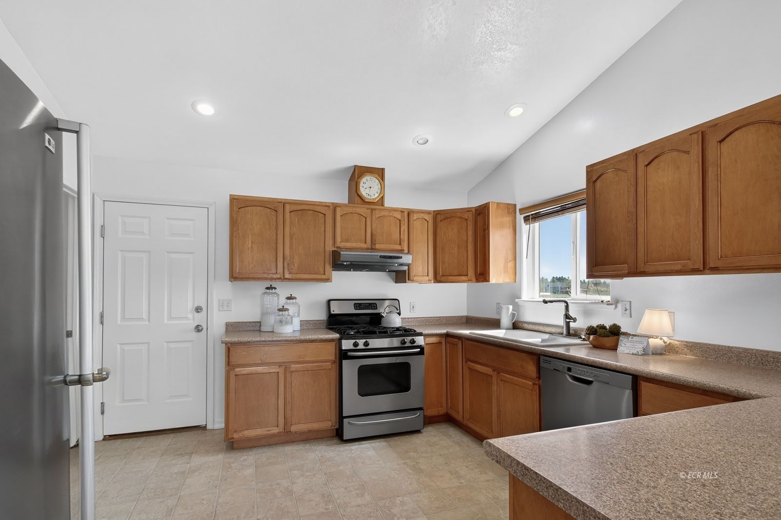 154 Country Club Parkway Property Photo 8