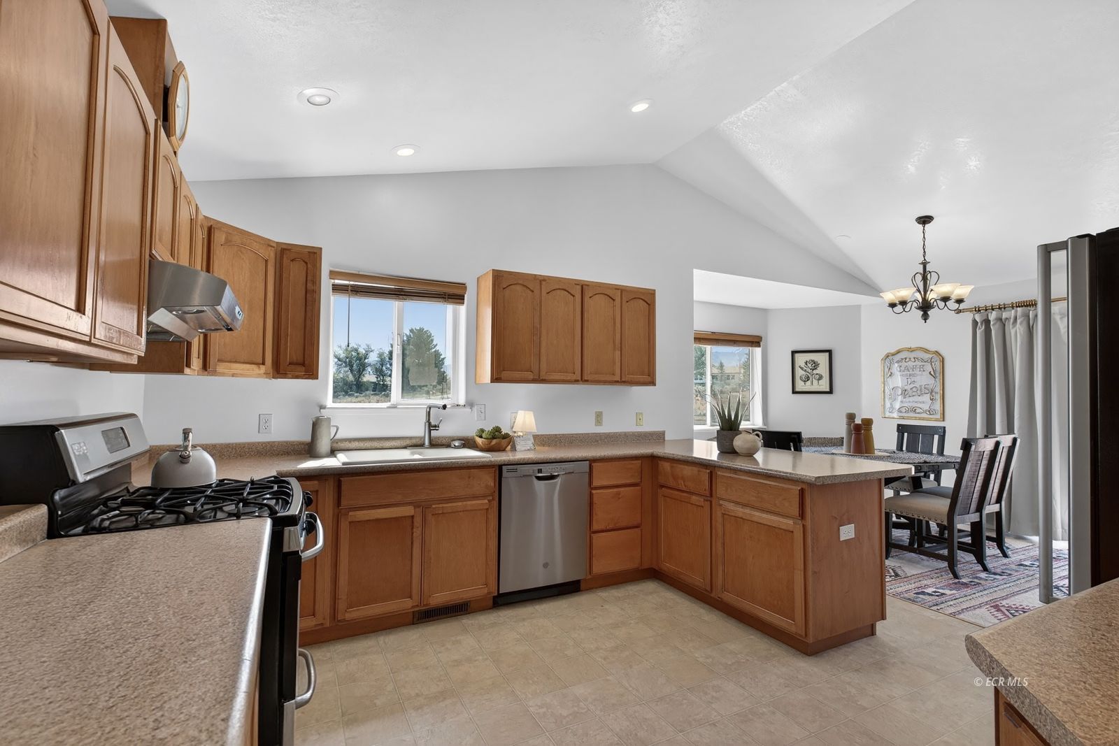 154 Country Club Parkway Property Photo 10