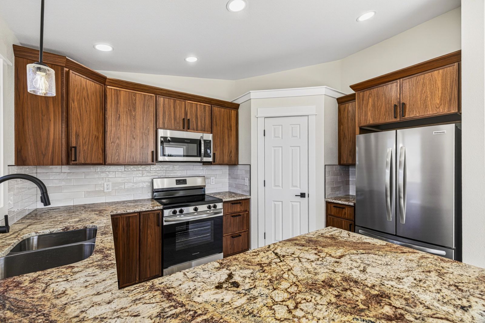 412 Edgebrook Way Property Photo 6