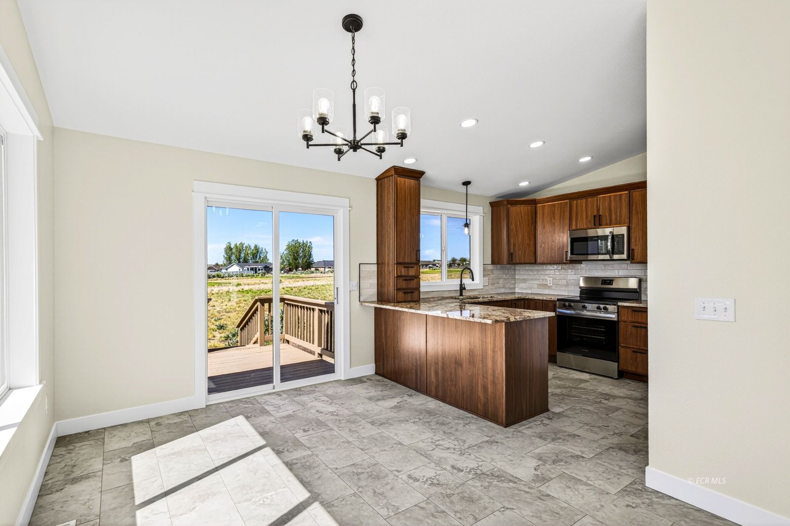 412 Edgebrook Way Property Photo 12
