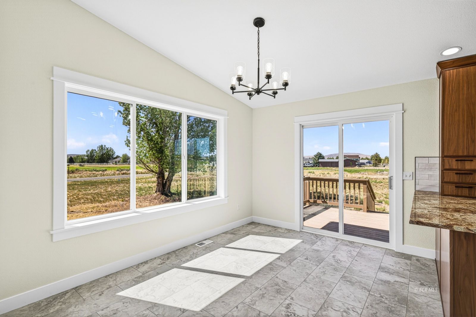 412 Edgebrook Way Property Photo 13