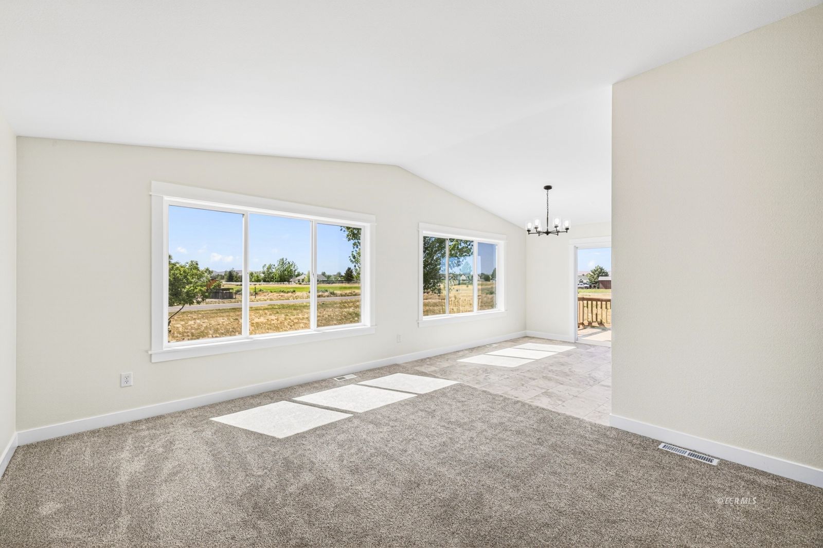 412 Edgebrook Way Property Photo 14