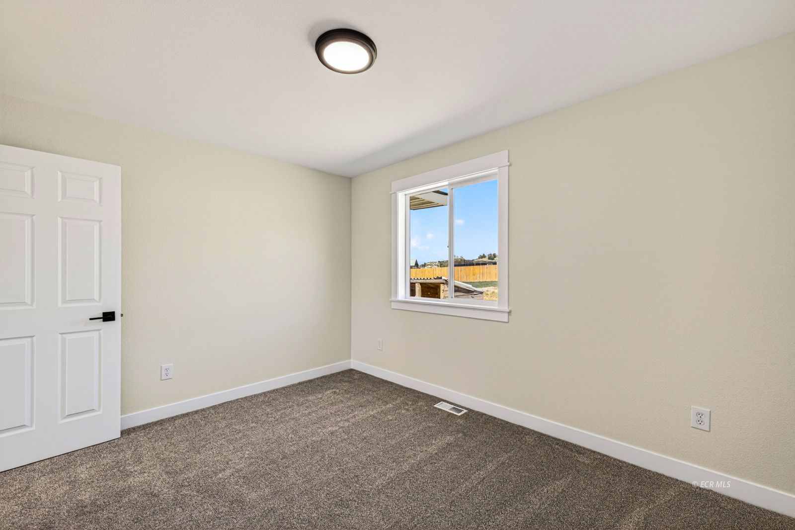 412 Edgebrook Way Property Photo 22