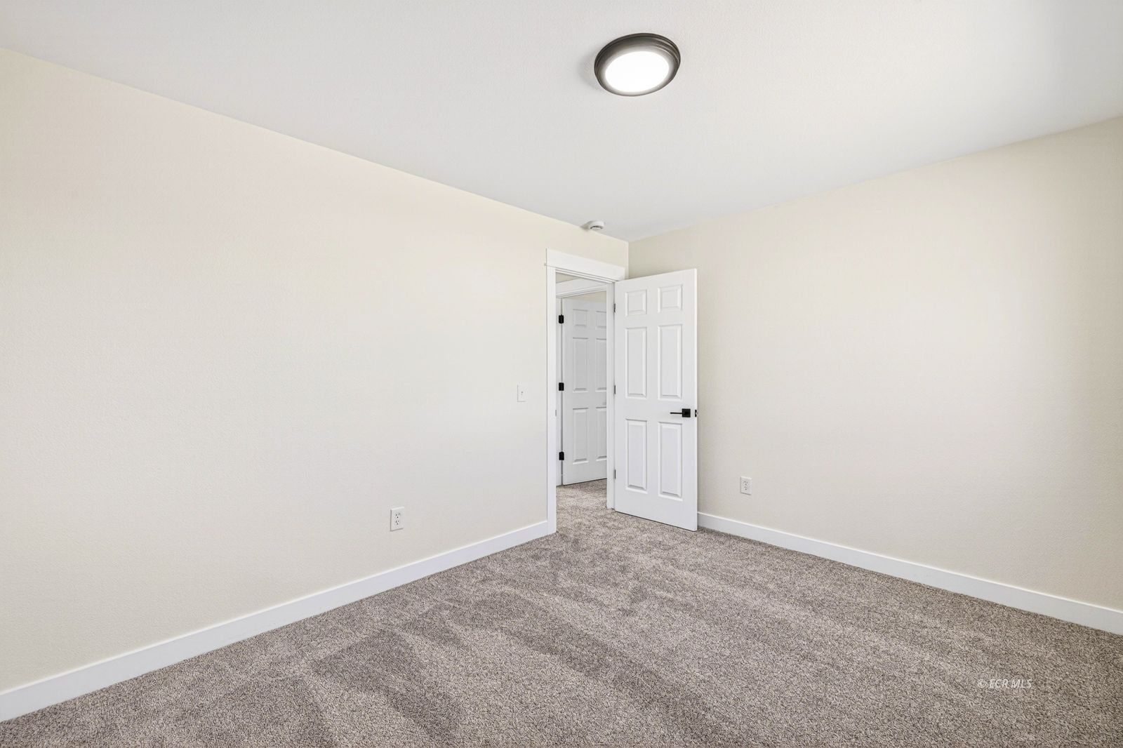 412 Edgebrook Way Property Photo 23