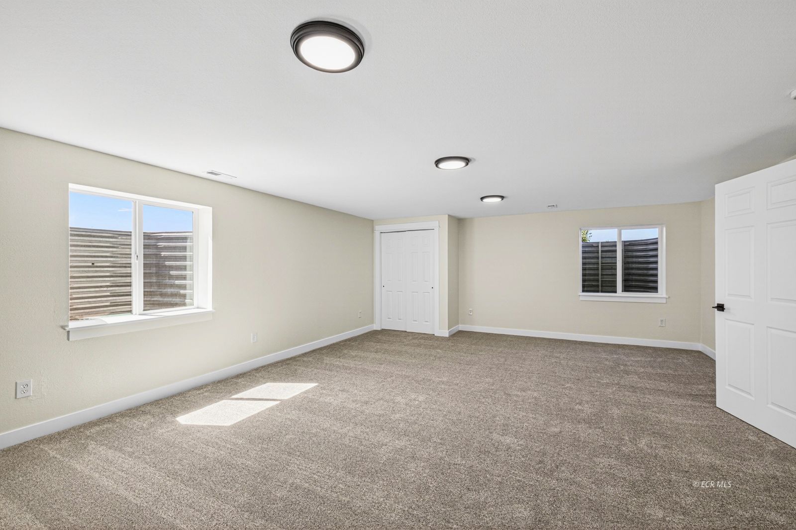 412 Edgebrook Way Property Photo 28