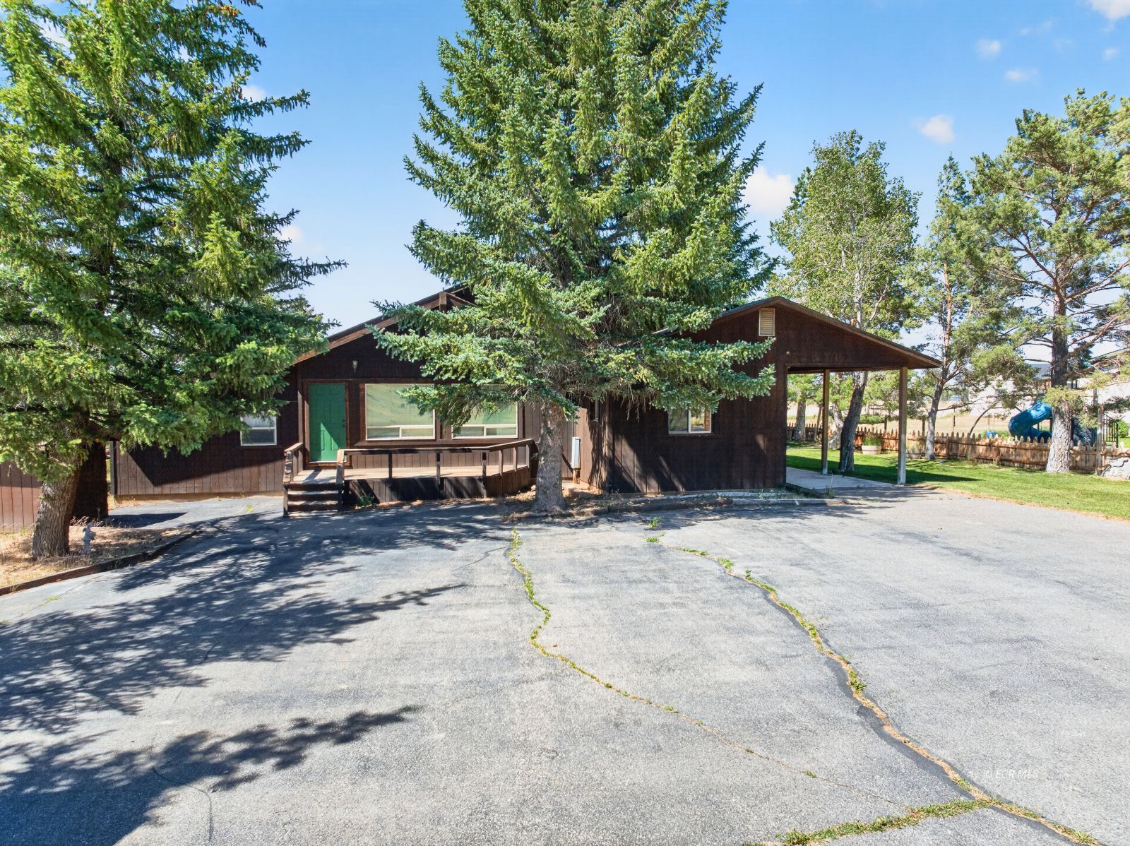 2611 N Canyon Road Property Photo 1