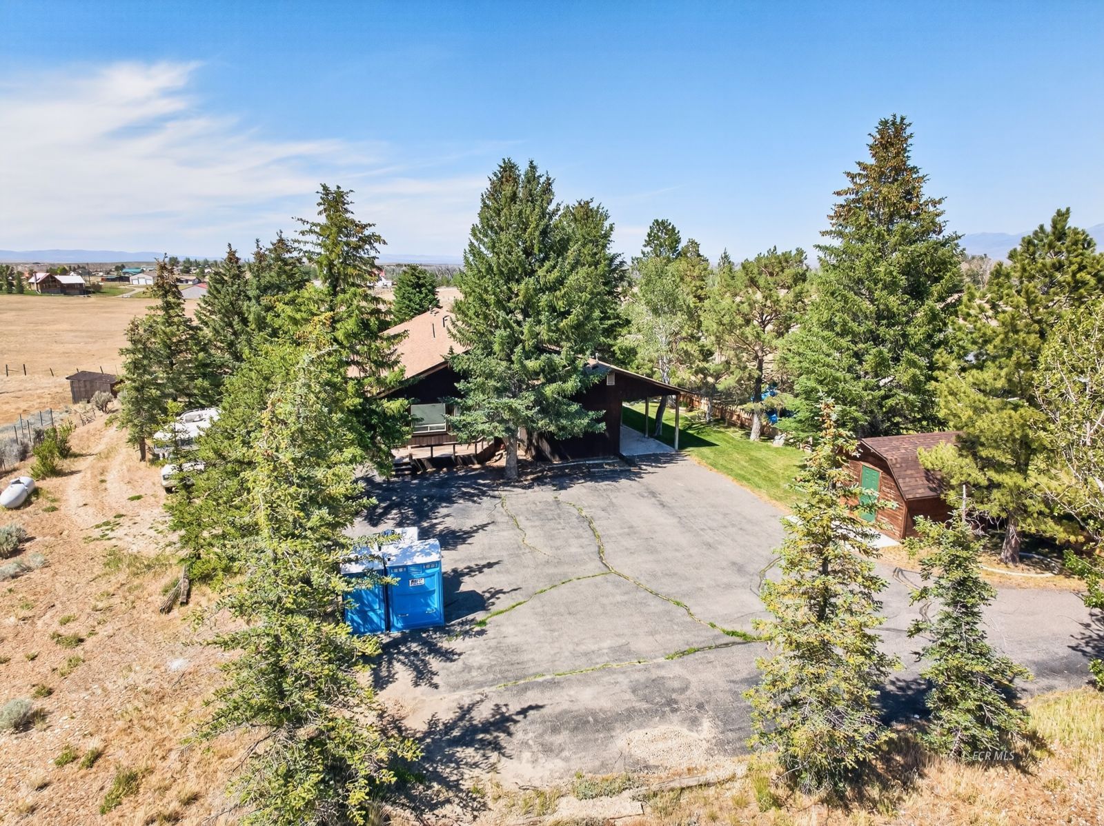 2611 N Canyon Road Property Photo 2