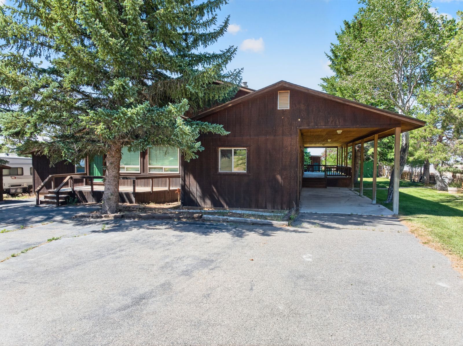 2611 N Canyon Road Property Photo 3