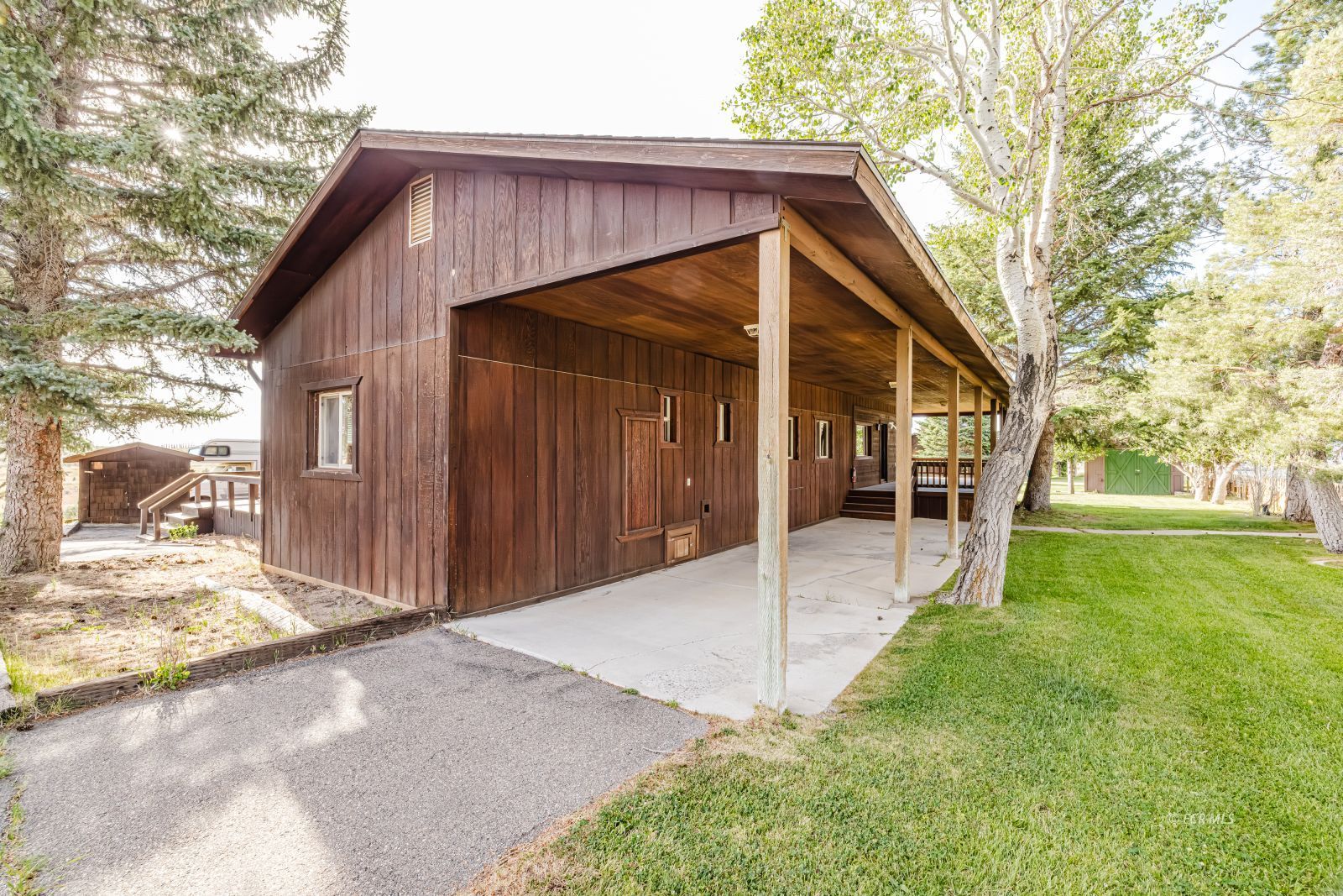 2611 N Canyon Road Property Photo 4