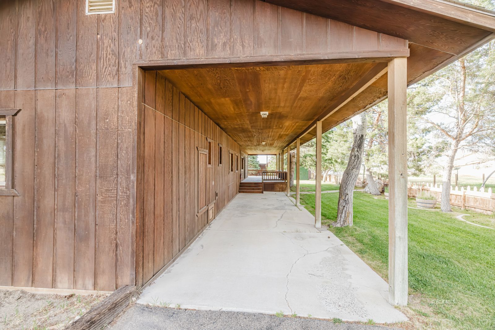 2611 N Canyon Road Property Photo 5
