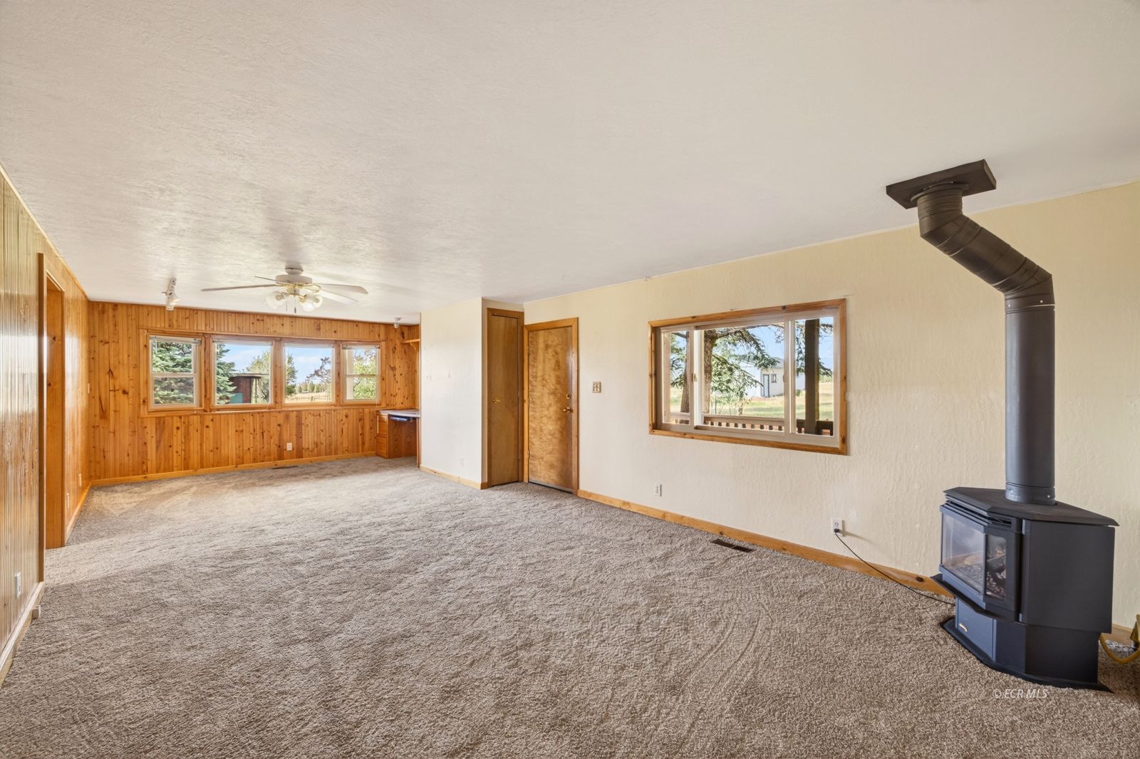 2611 N Canyon Road Property Photo 8