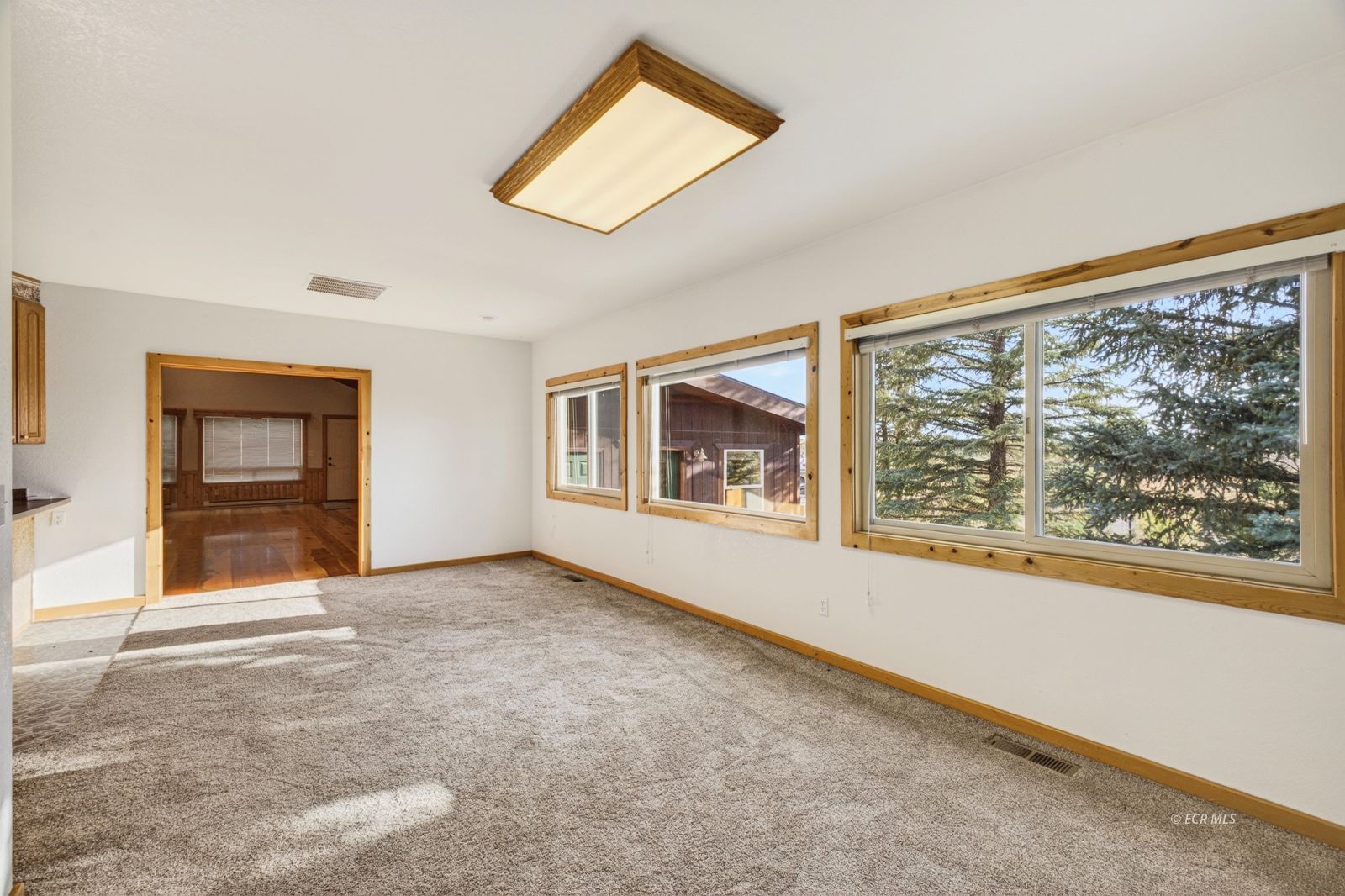 2611 N Canyon Road Property Photo 9
