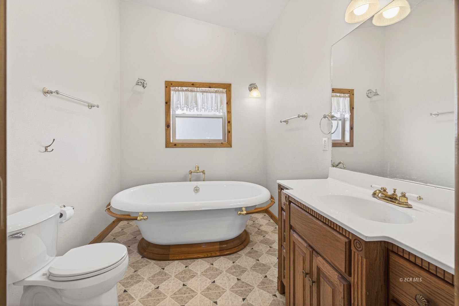 2611 N Canyon Road Property Photo 17