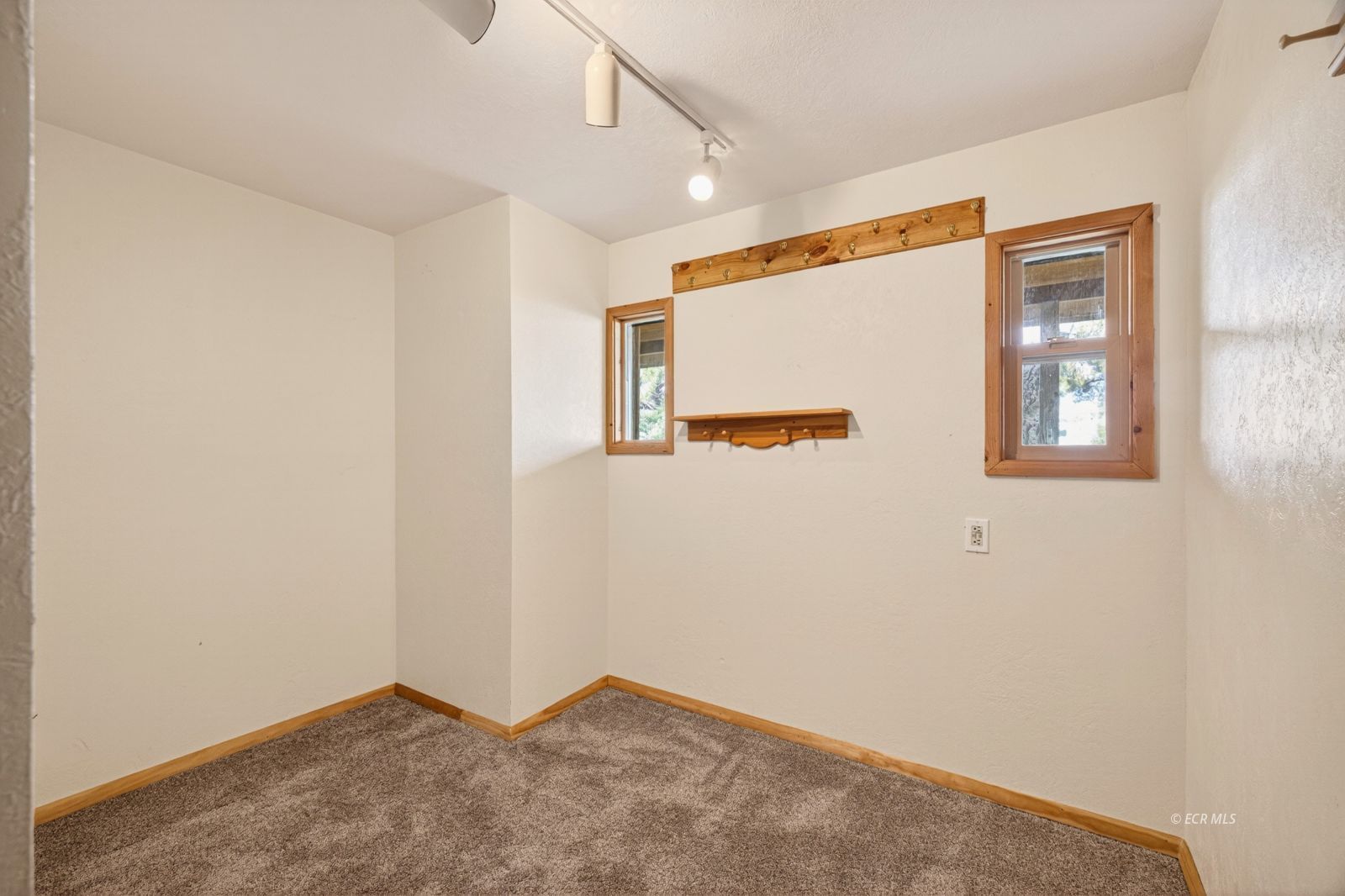 2611 N Canyon Road Property Photo 20