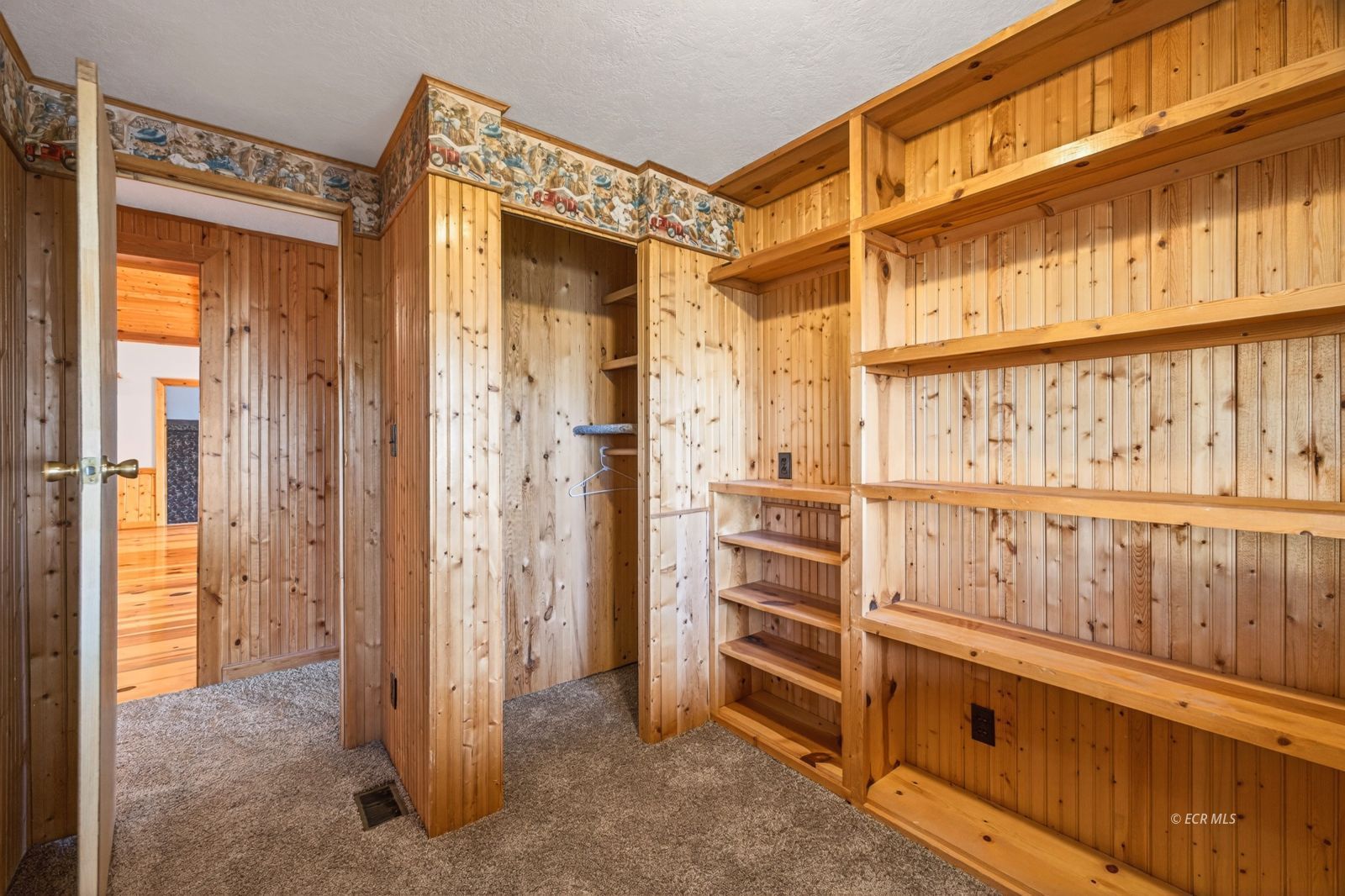 2611 N Canyon Road Property Photo 23