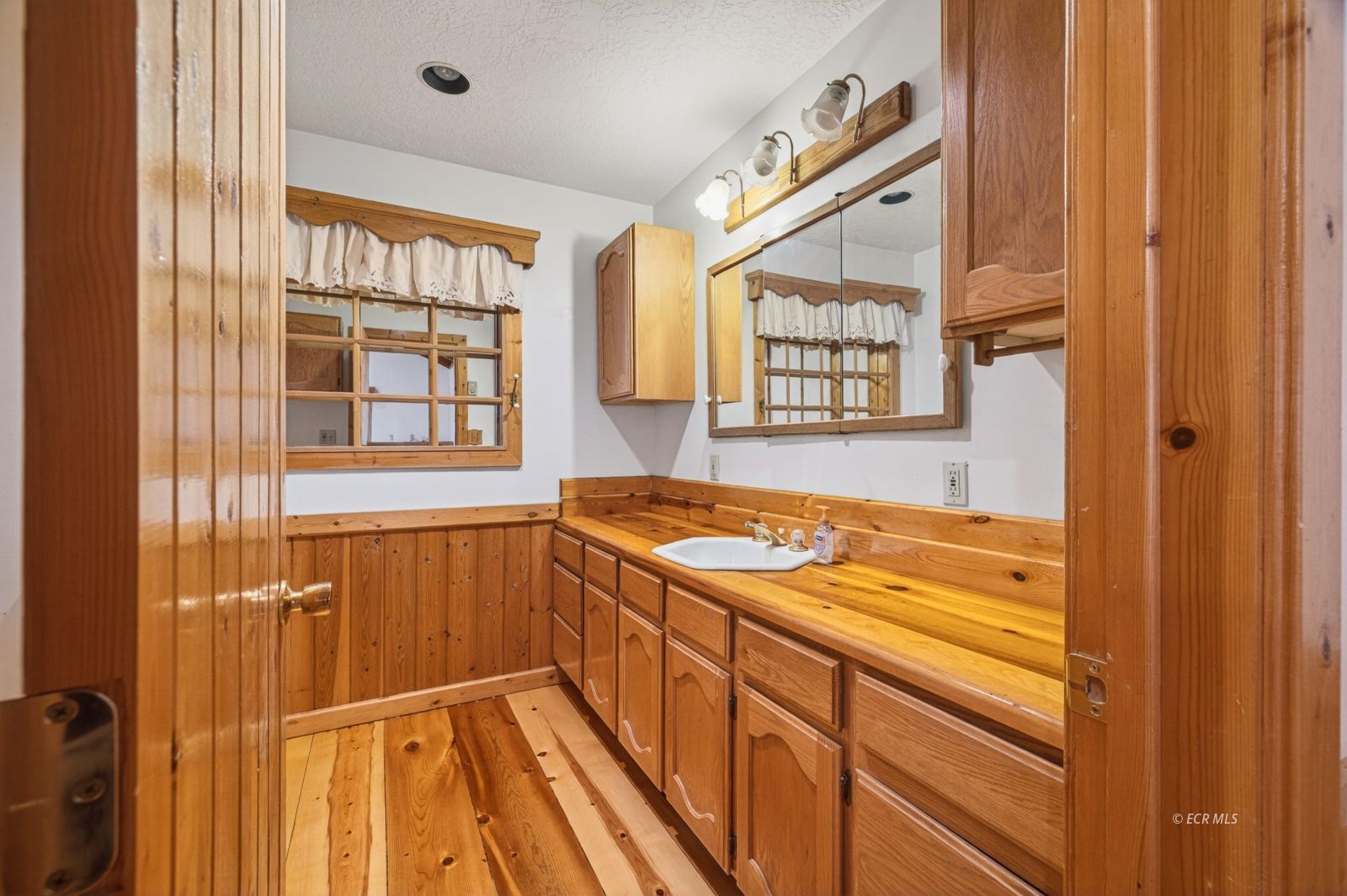 2611 N Canyon Road Property Photo 24