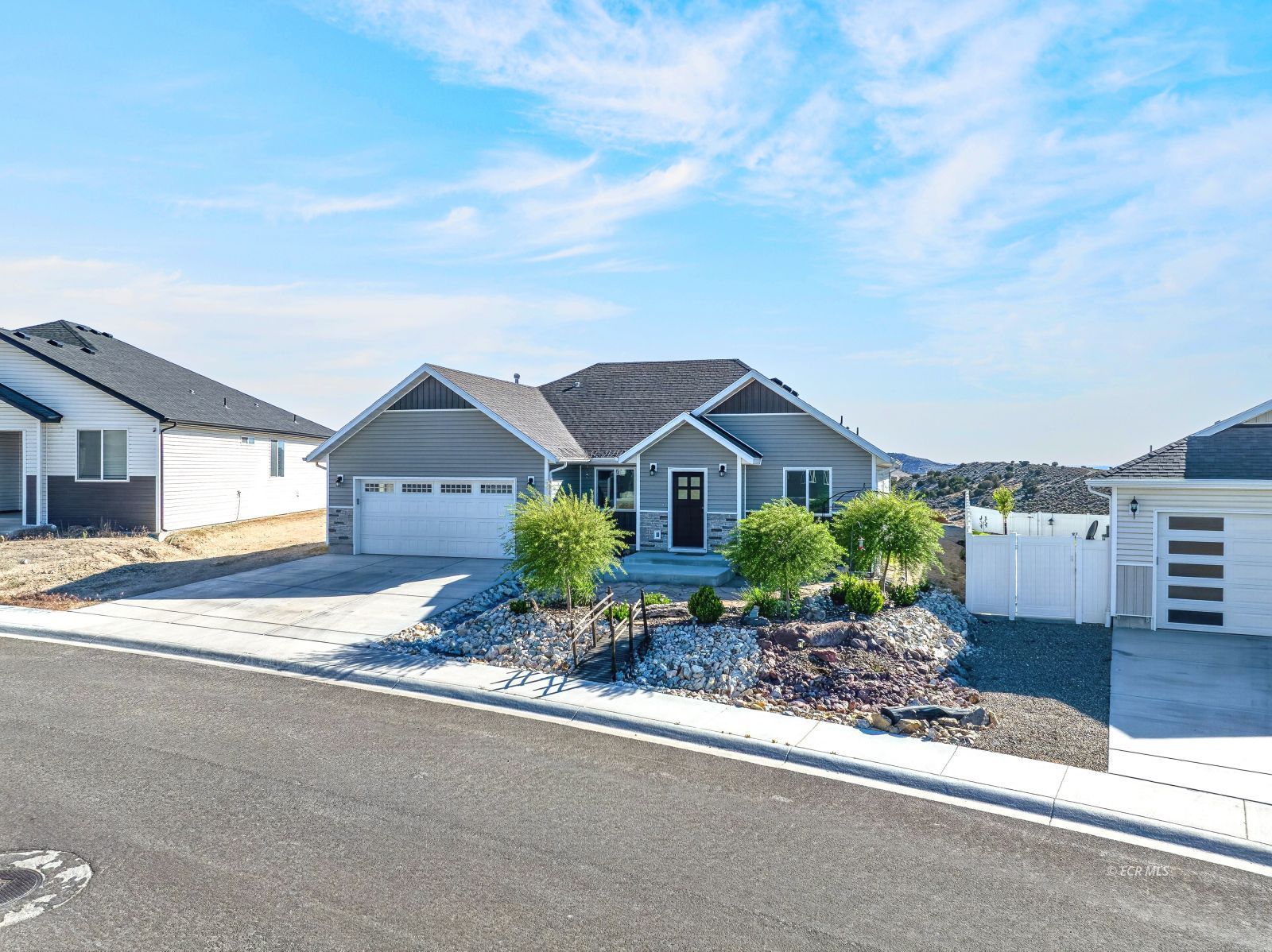 1826 Deerfield Way Property Photo 2