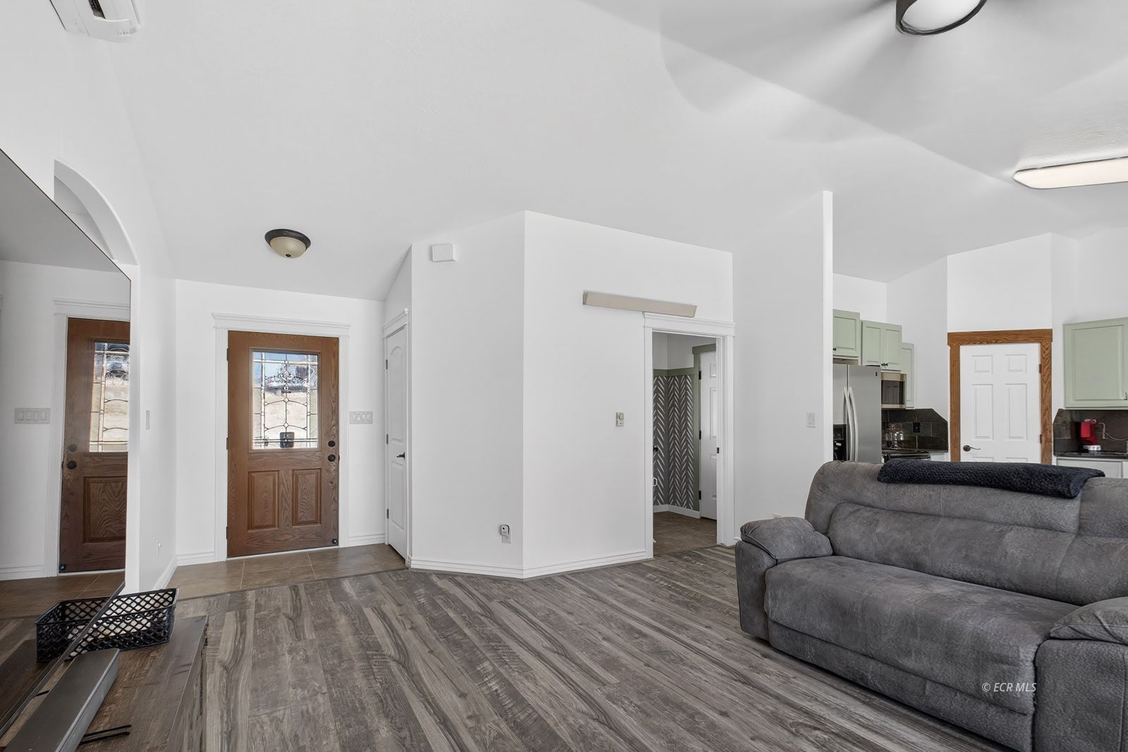 548 Blackstone Drive Property Photo 3
