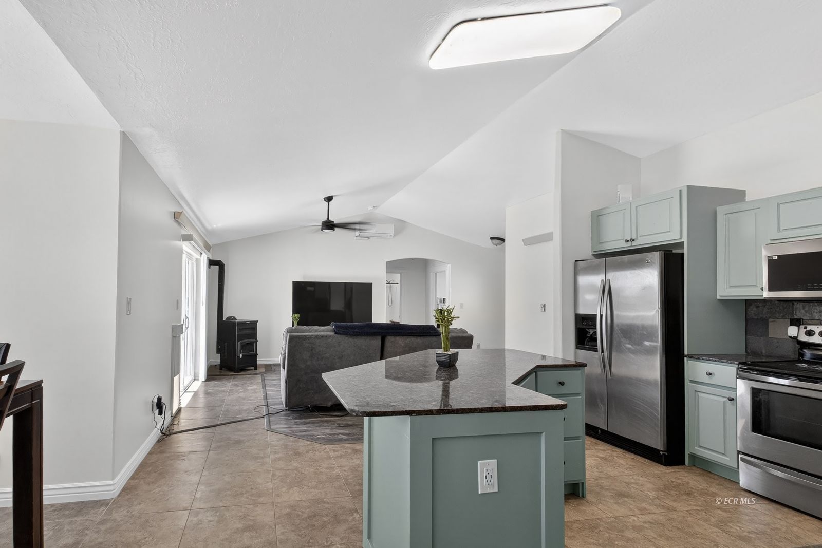 548 Blackstone Drive Property Photo 8
