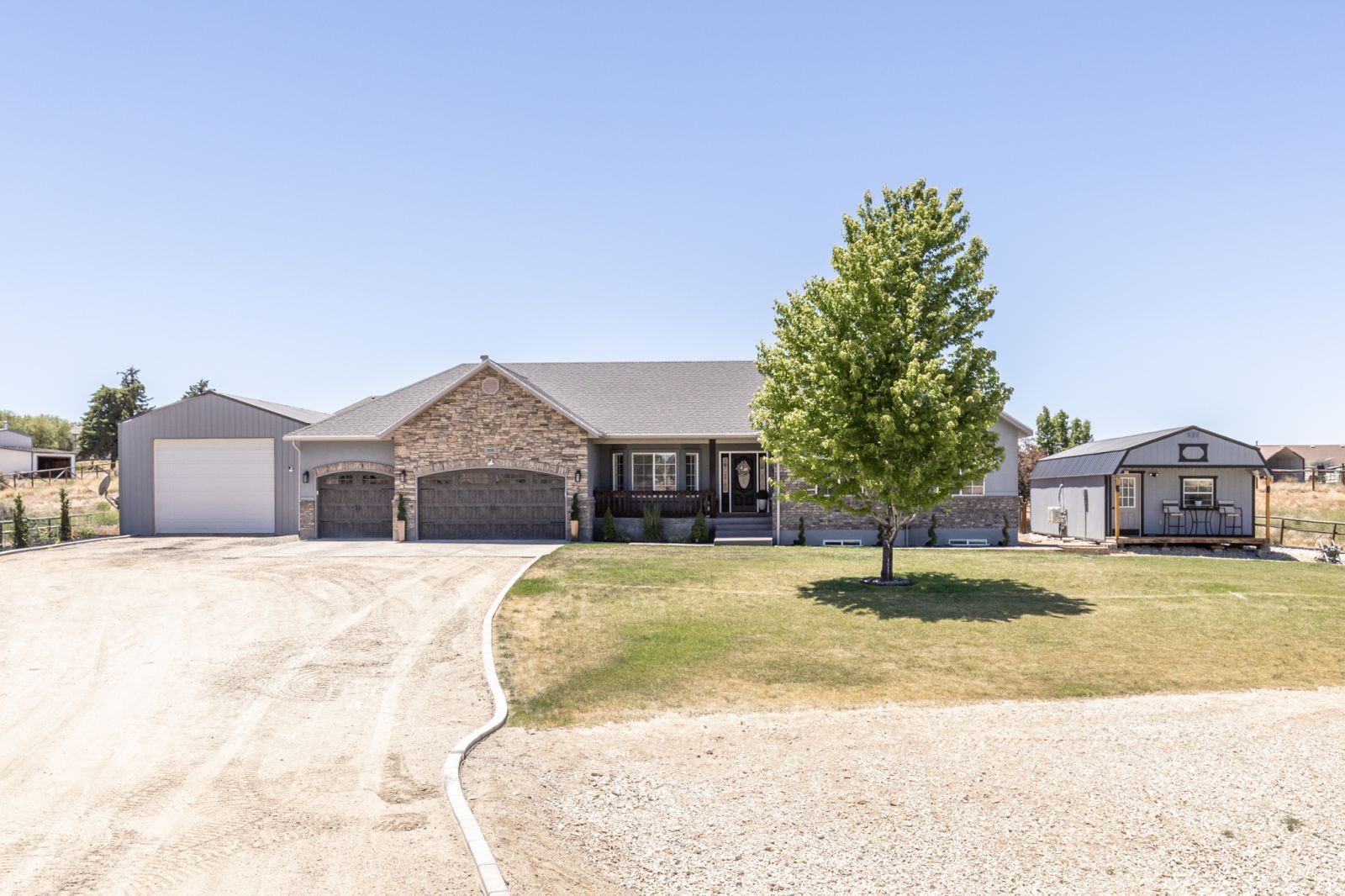 939 Blue Jay Drive Property Photo 2