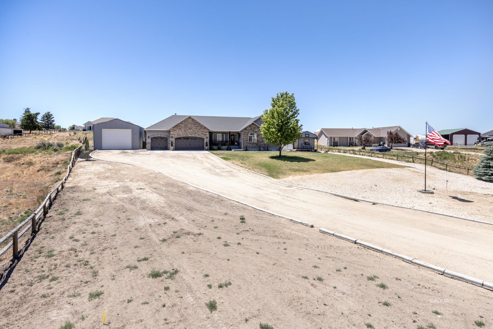 939 Blue Jay Drive Property Photo 3