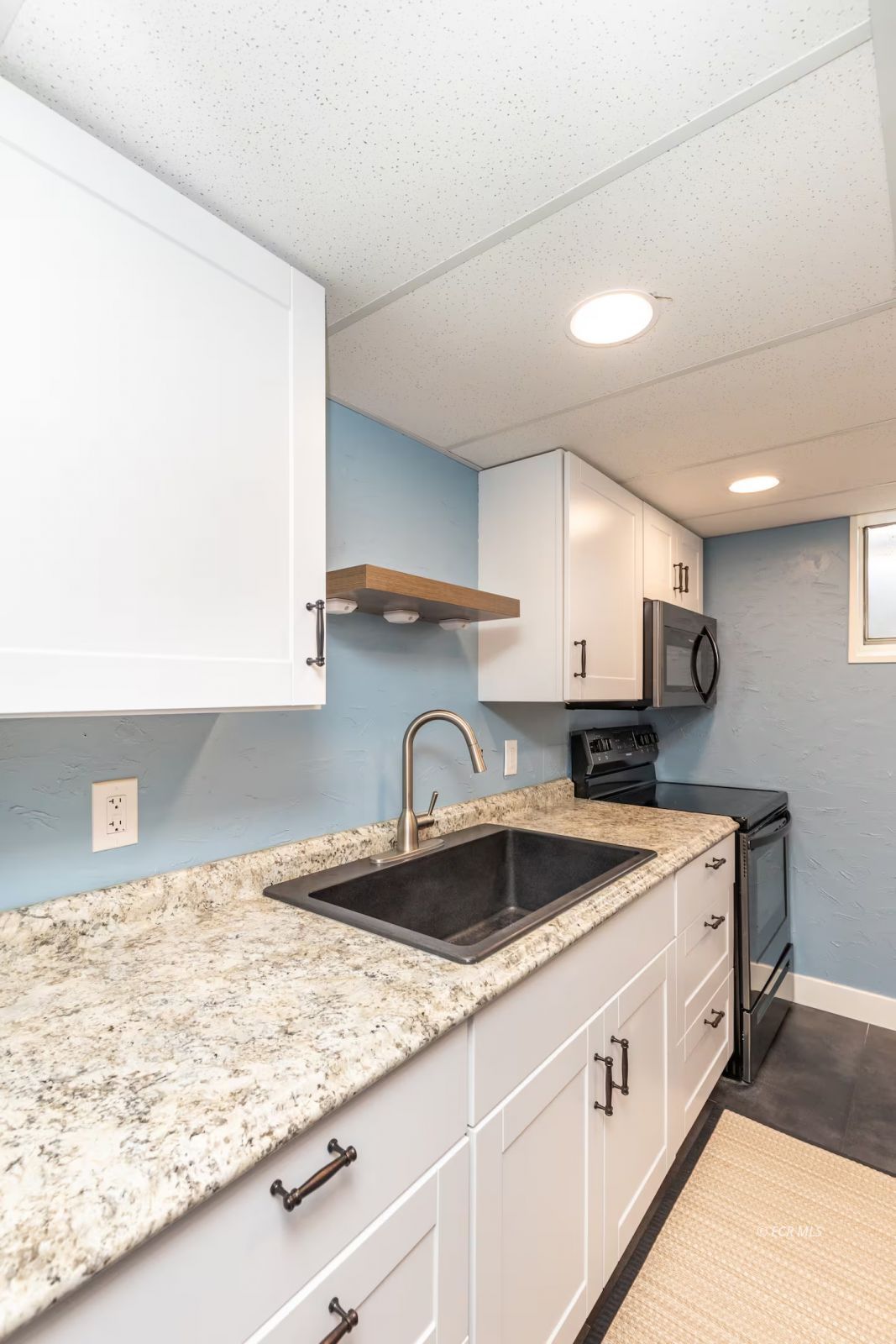931 1st Street Property Photo 5