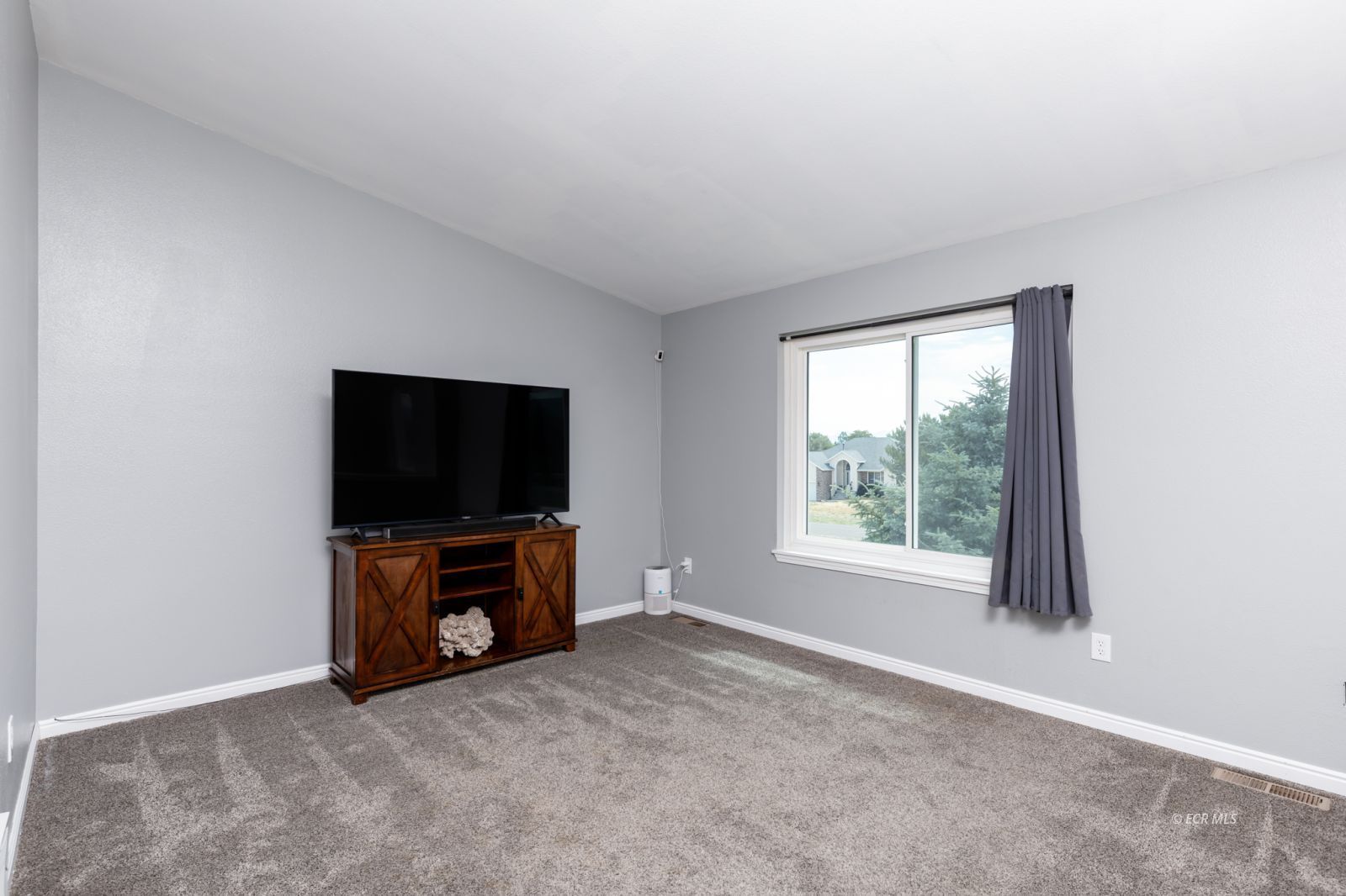371 Flora Drive Property Photo 8