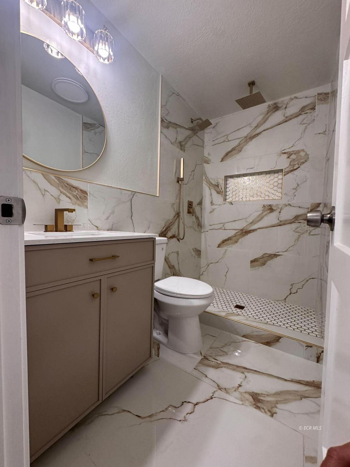 729 Pine Street Property Photo 10