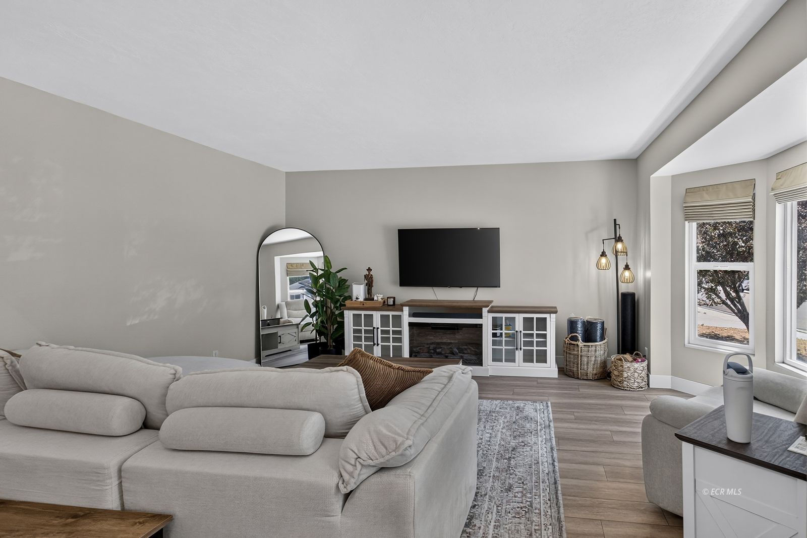1526 Clover Hills Drive Property Photo 4