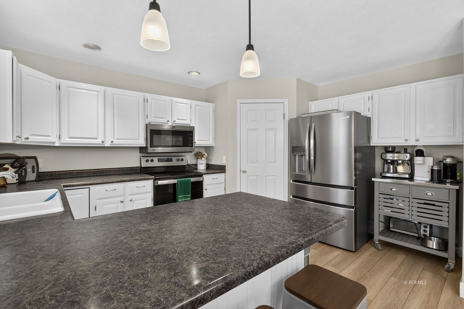 1526 Clover Hills Drive Property Photo 8