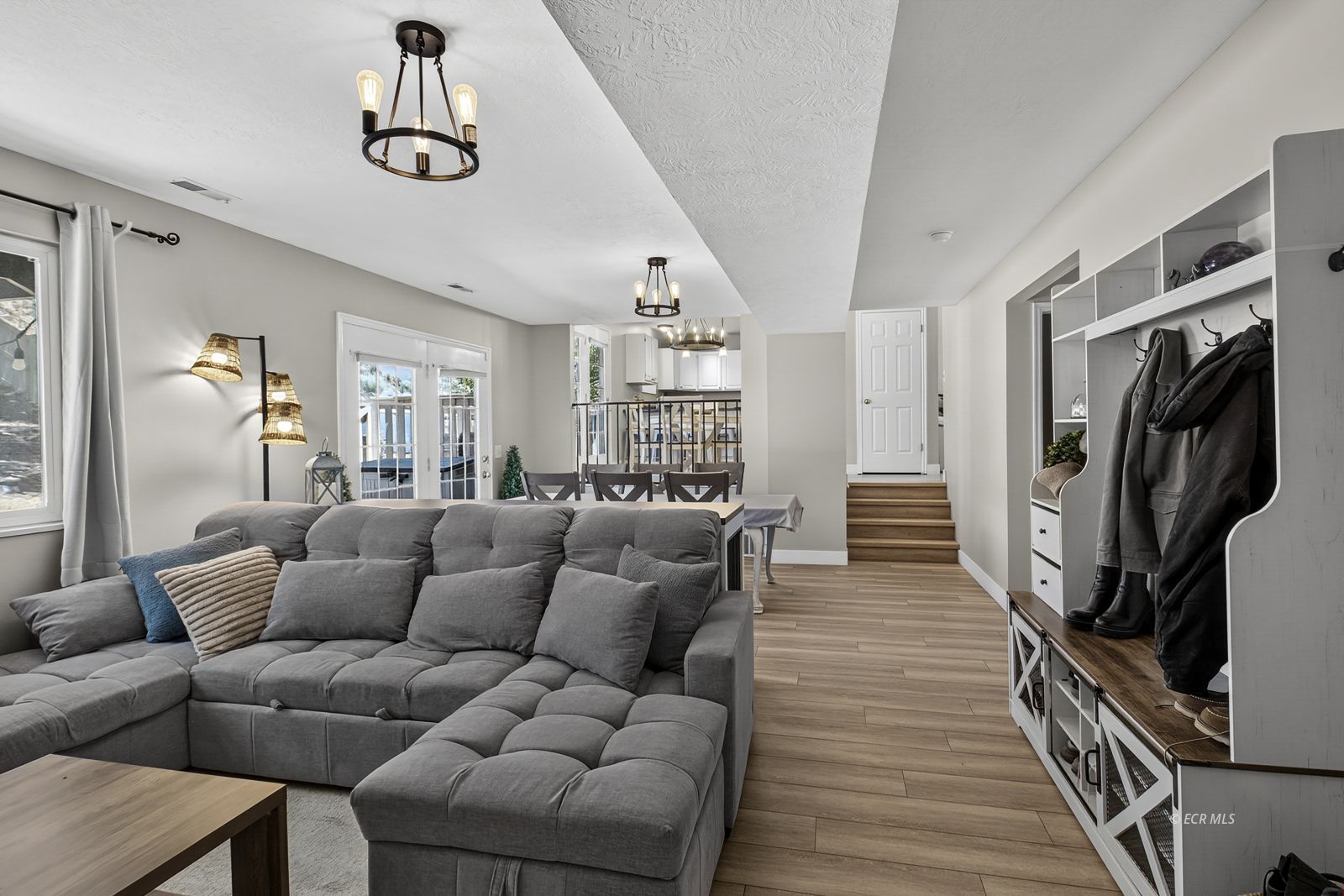 1526 Clover Hills Drive Property Photo 12