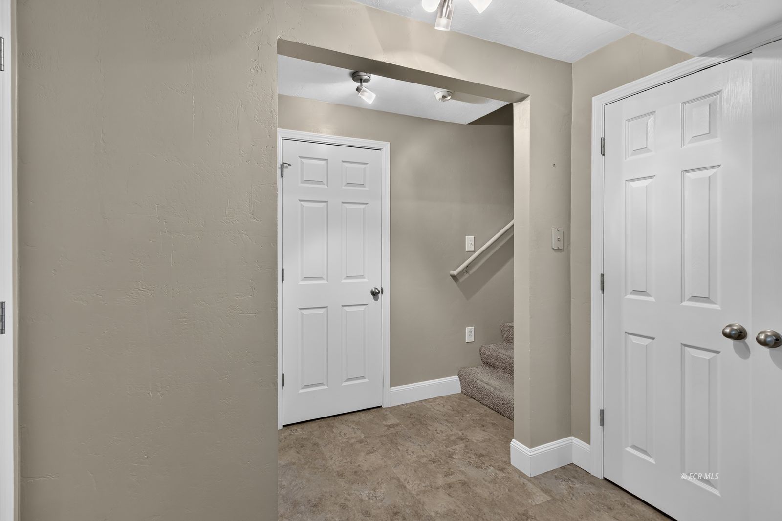 1526 Clover Hills Drive Property Photo 23